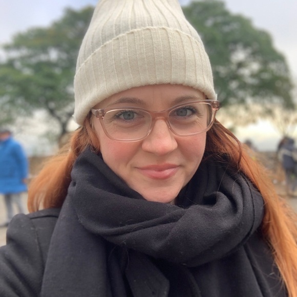 Meet your Posher, Lesley - Picture 2 of 2